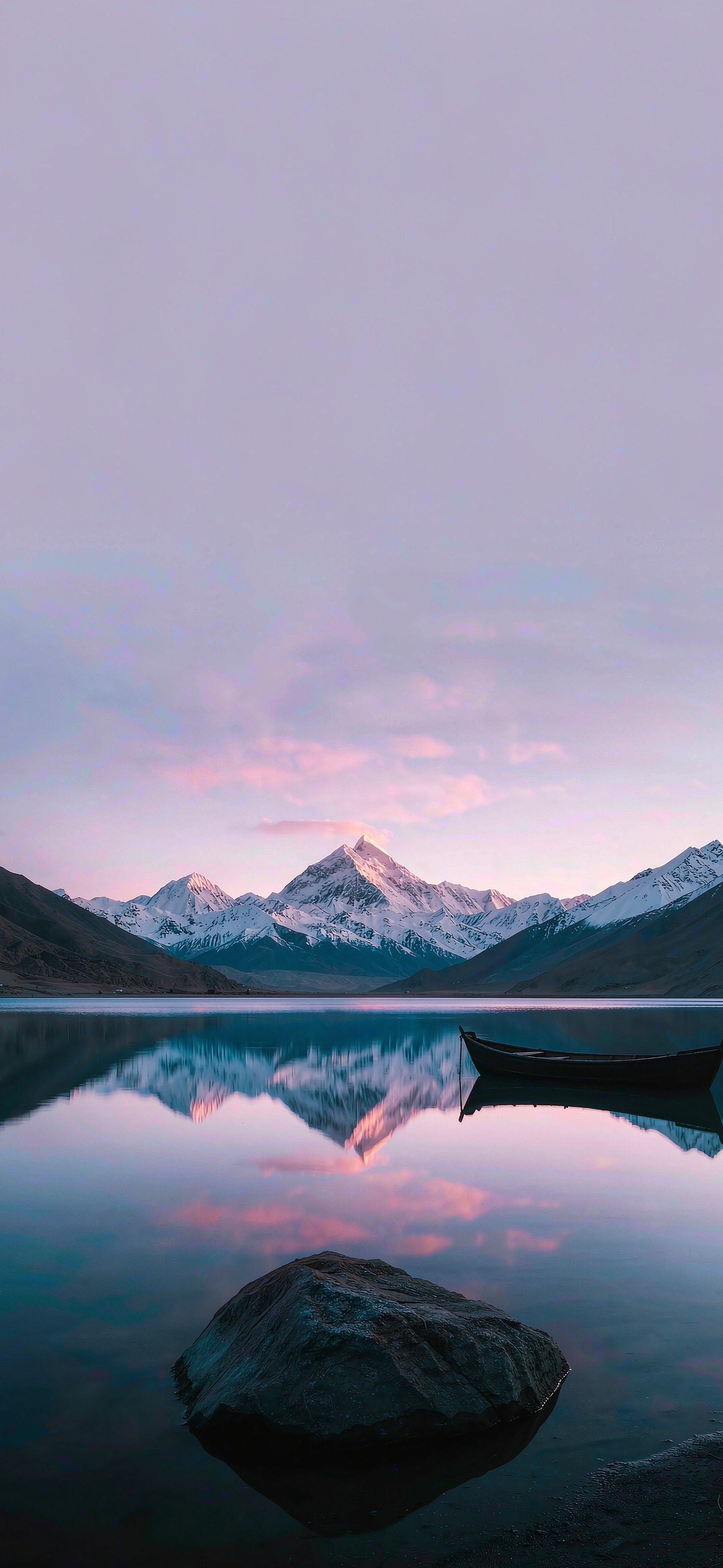 雪山倒影 · 静湖 · 1179×2556 风景壁纸