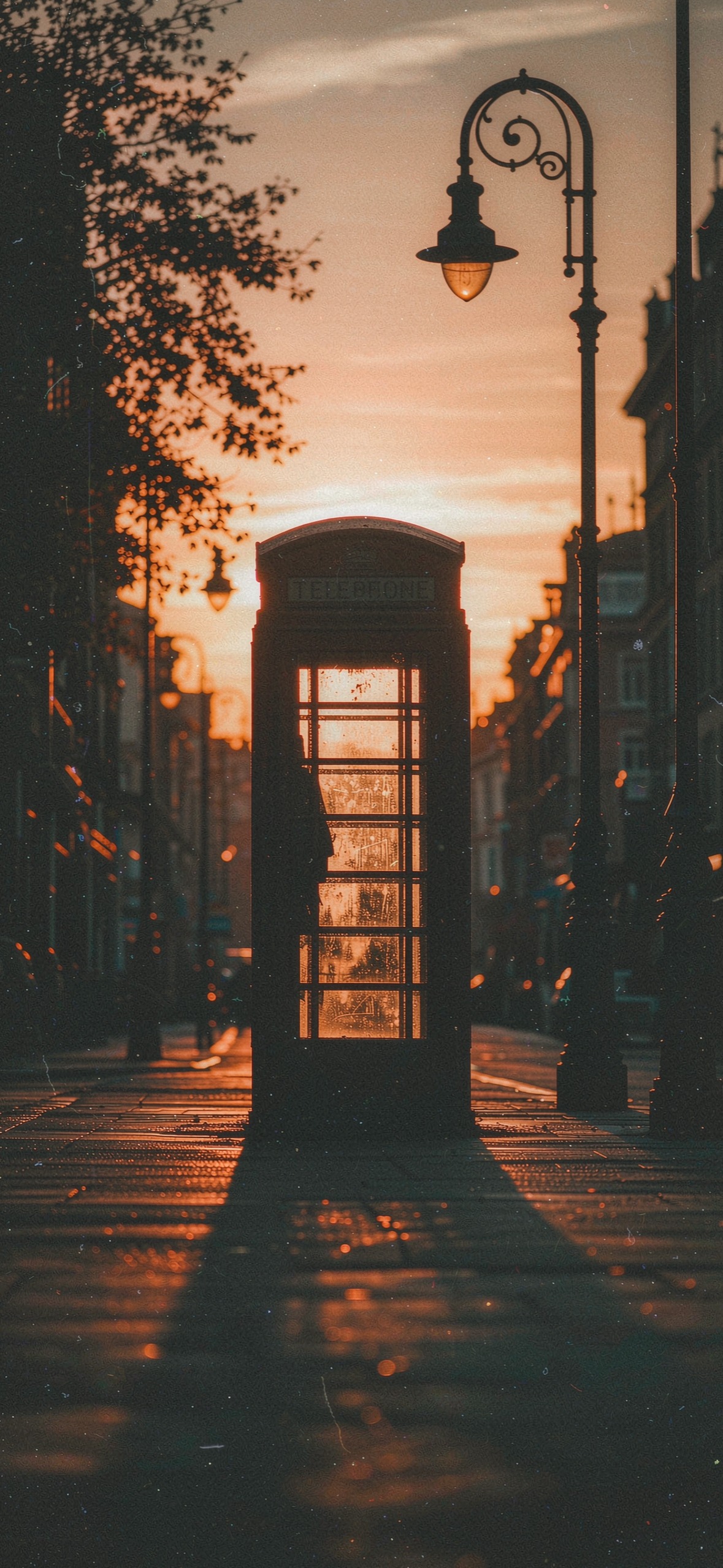 暮色电话亭 · 1179×2556 风景壁纸